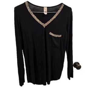 ✨7th Ray Black Long Sleeve XL V neck Women's shirt